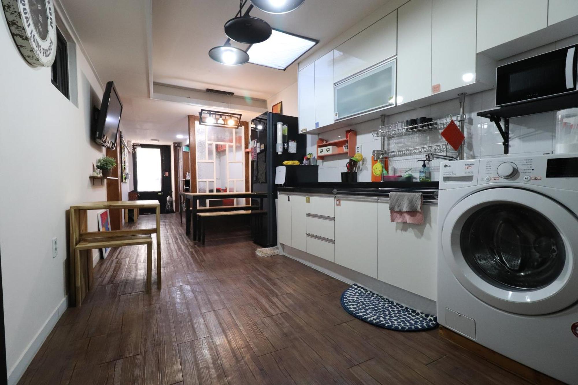 Just4U Guesthouse Сеул Экстерьер фото