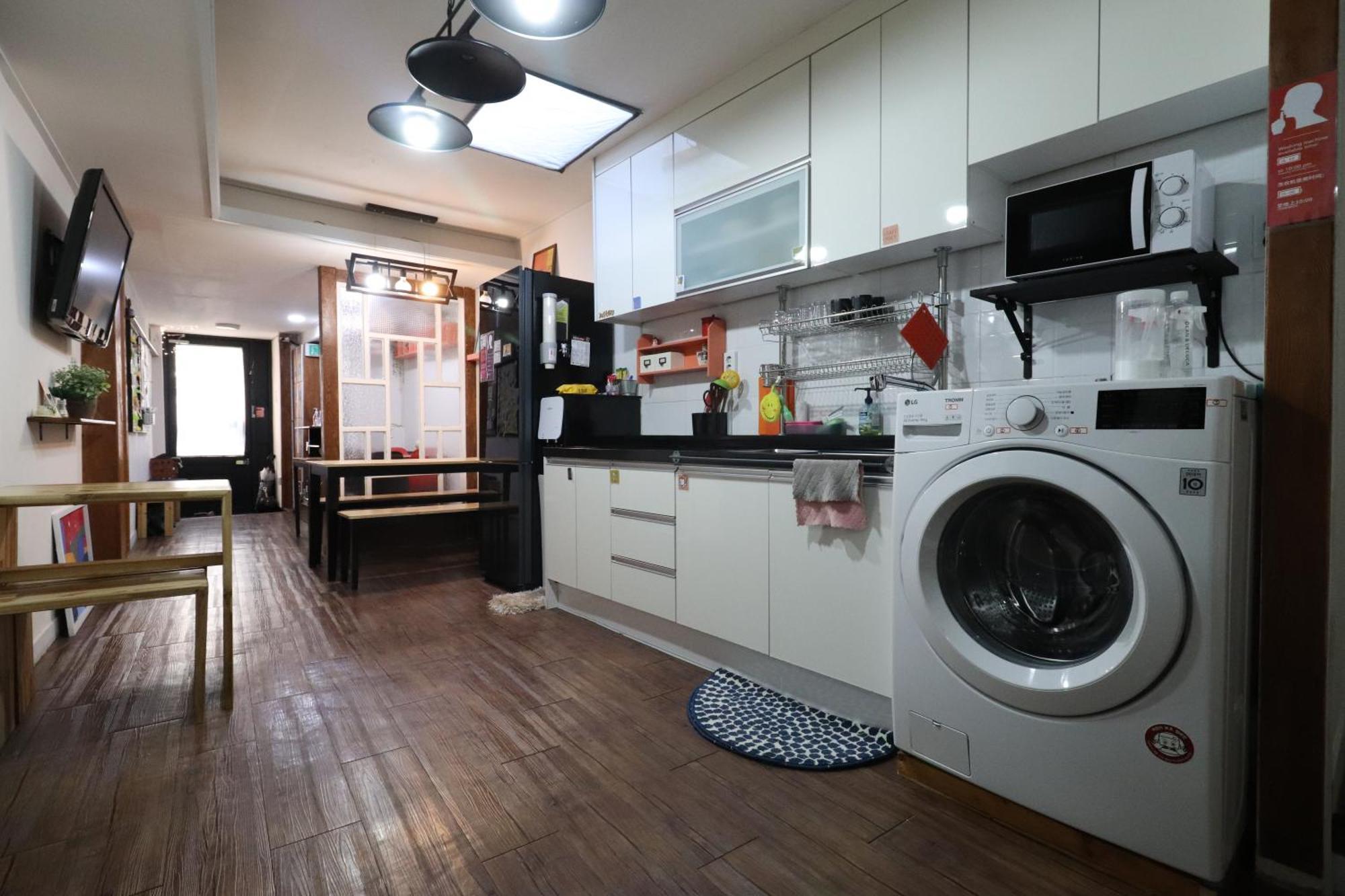 Just4U Guesthouse Сеул Экстерьер фото