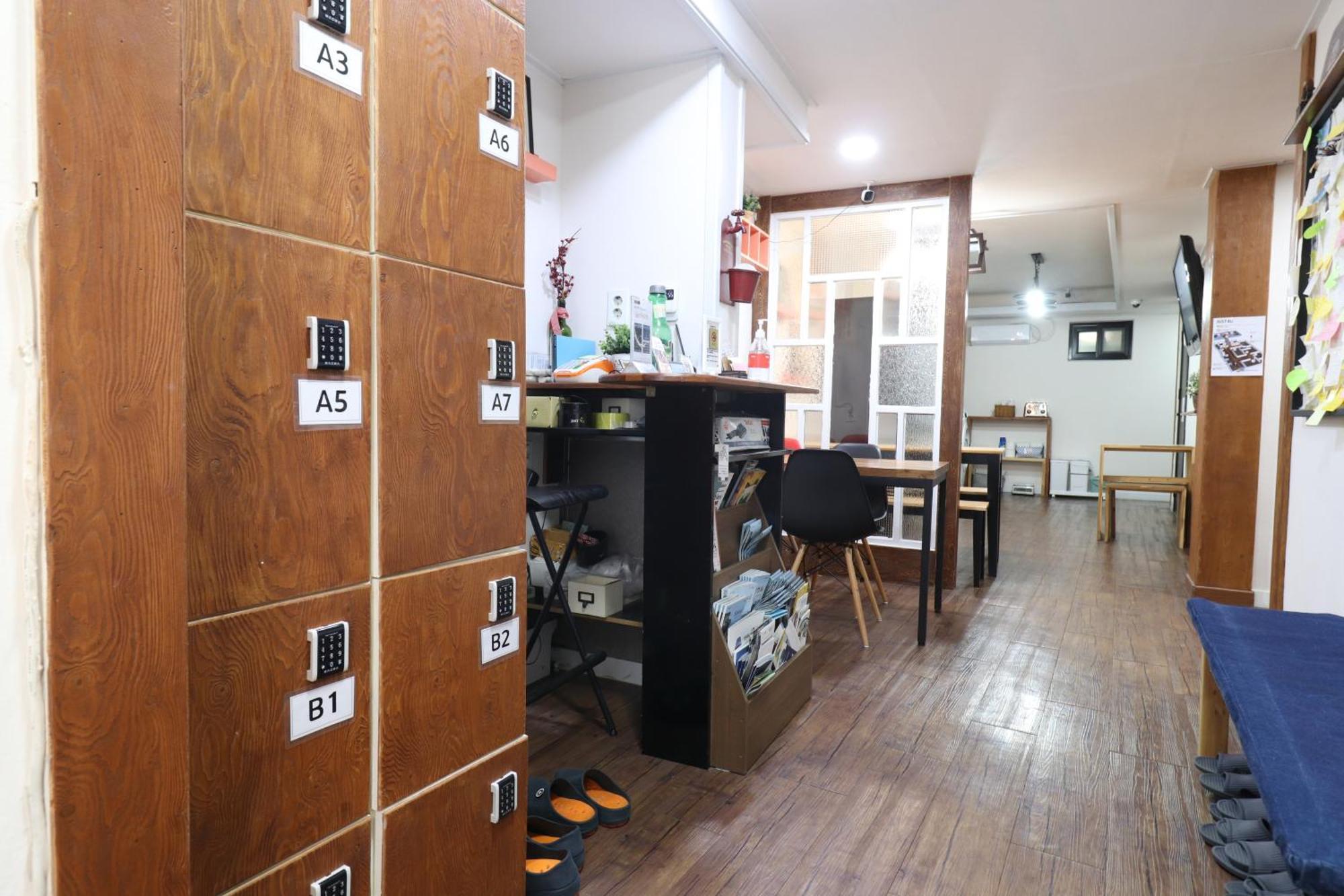 Just4U Guesthouse Сеул Экстерьер фото