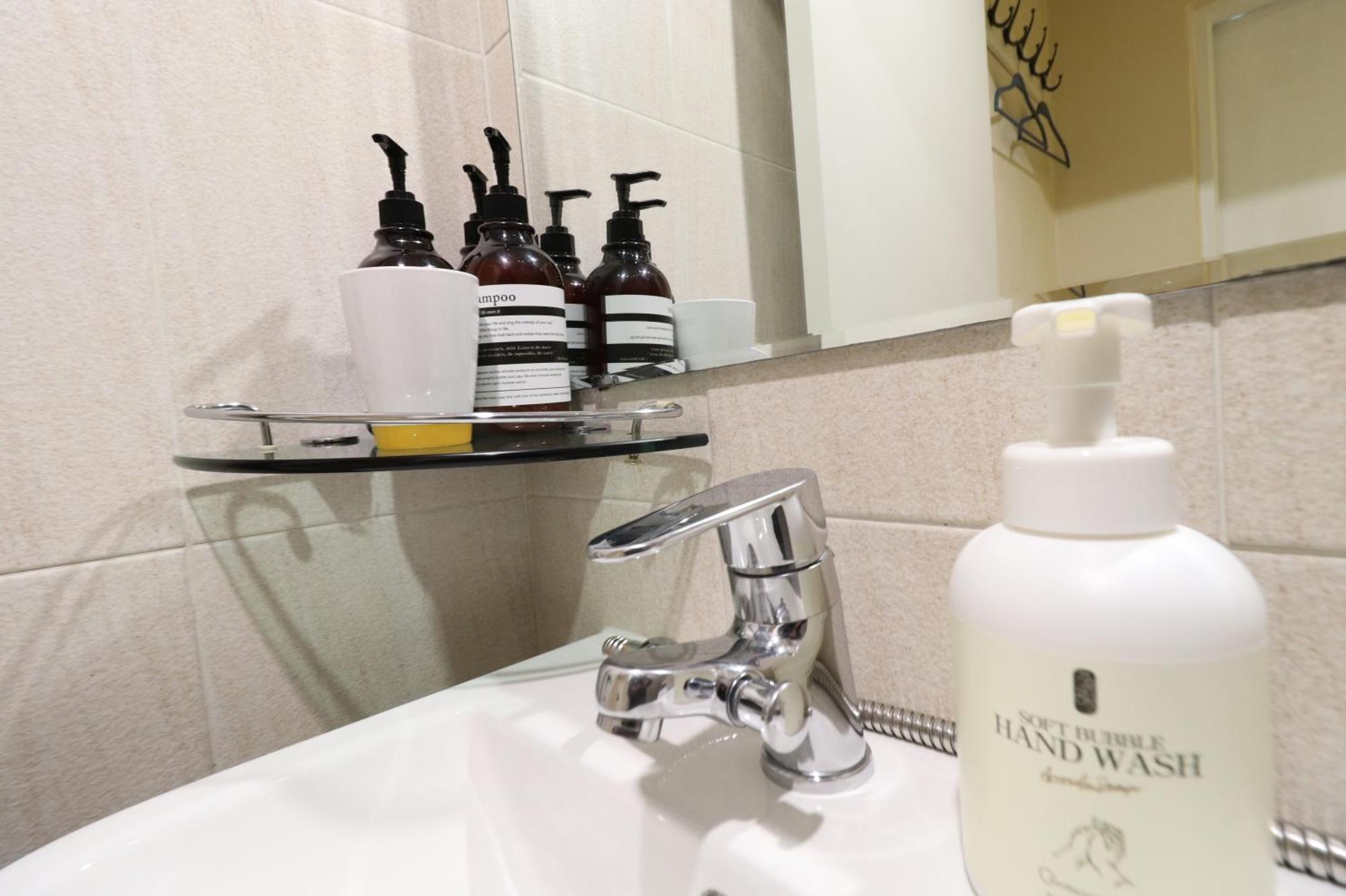 Just4U Guesthouse Сеул Экстерьер фото