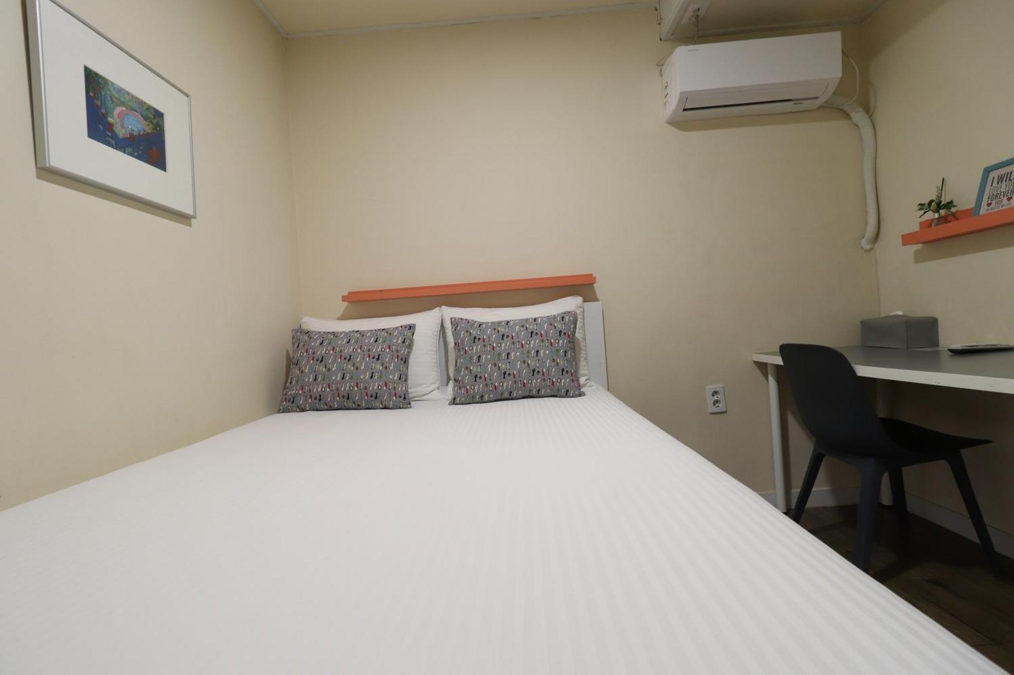 Just4U Guesthouse Сеул Экстерьер фото