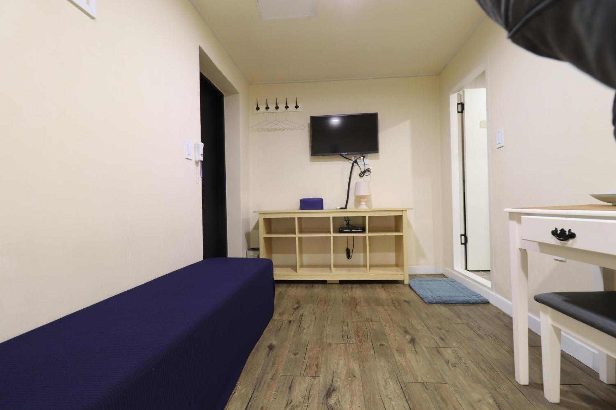 Just4U Guesthouse Сеул Экстерьер фото