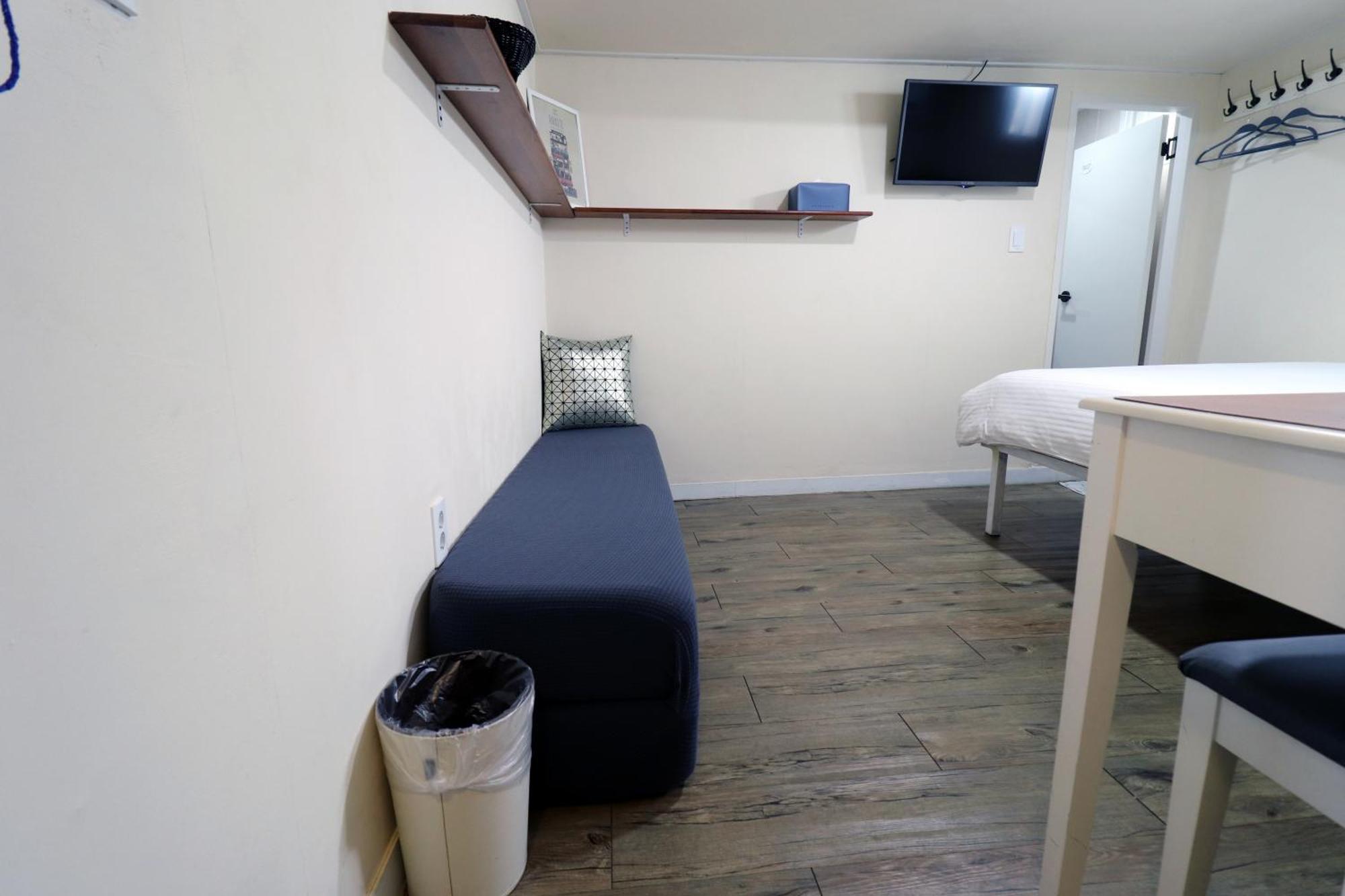 Just4U Guesthouse Сеул Экстерьер фото
