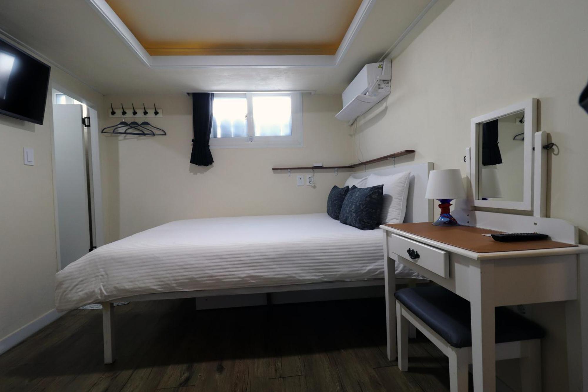 Just4U Guesthouse Сеул Экстерьер фото