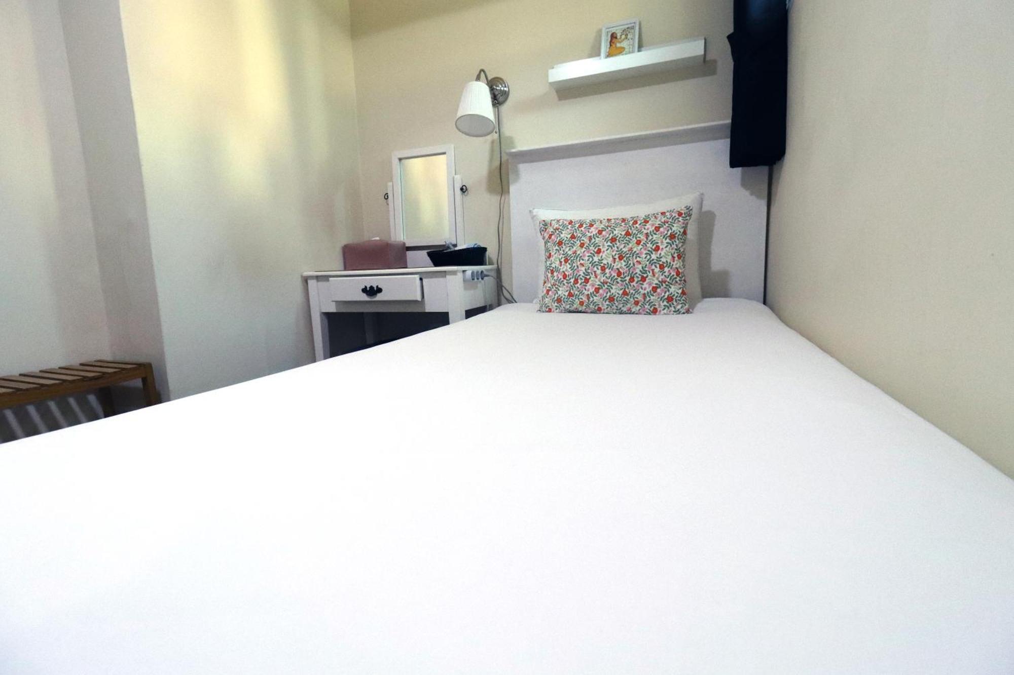 Just4U Guesthouse Сеул Экстерьер фото
